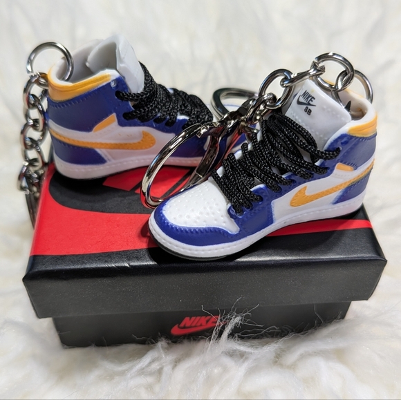 Nike Mini Sneaker Keychain - Picture 3 of 10